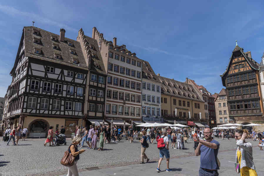 Francia - Alsacia 001 - Estrasburgo - plaza de la Catedral.jpg